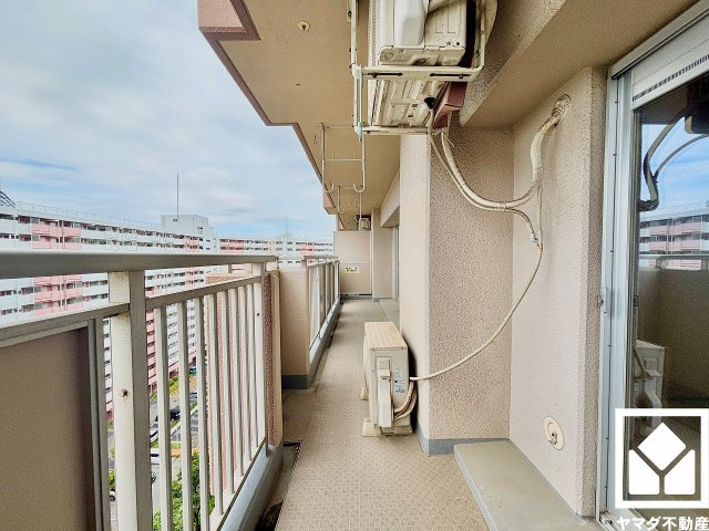 南向きバルコニーで陽当たり、風通し良好。広々としているため、お洗濯物をたっぷりと干す事ができます。