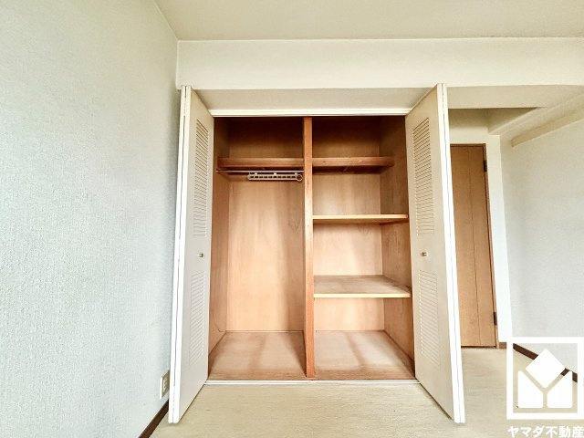新たに家具を買わなくても良いので、ハンガーパイプ付きのクローゼットは嬉しいですね。