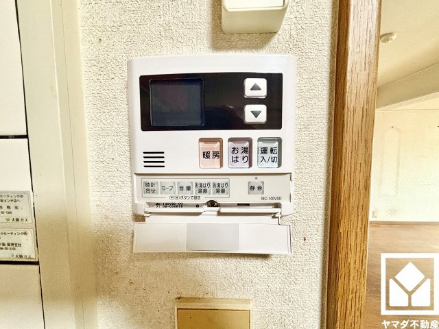 お湯はりスイッチを押し、給湯栓を開けてお湯はりをすると、設定した湯量でお湯が自動的に止まるオートストップ機能付き。（給湯栓は開いたままなので、必ず閉めてください）
