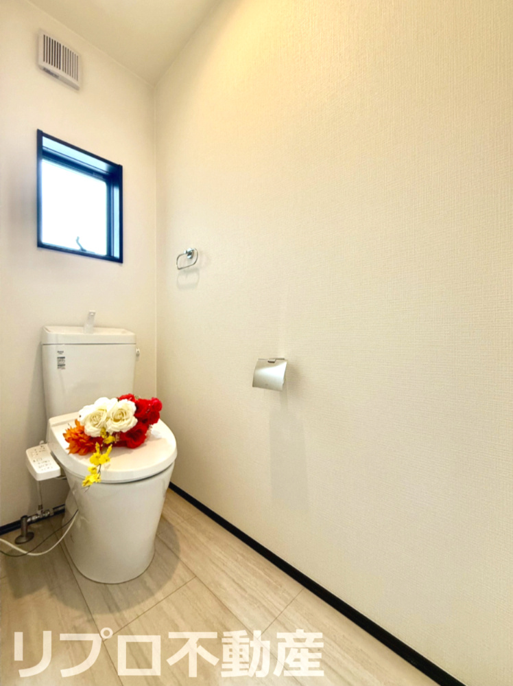 温水洗浄便座仕様のトイレは1階2階それぞれにあり、朝などの混雑を解消できます！