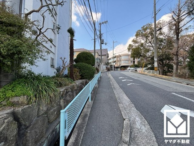 屋内駐輪場も完備しており、雨や風、直射日光から自転車を守ることができます。