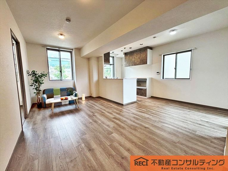 阪急御影駅徒歩8分！角部屋の2LDK！
