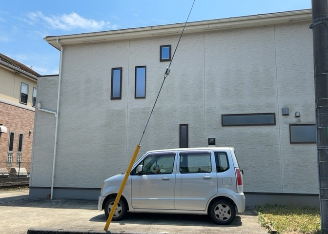木造住宅とは土台、壁、柱など建築物の強度を支える構造体の材に木が使用されている構造を指します。構造体は建物の自重を支えるだけではなく風圧や水圧、積裁荷重などあらゆる衝撃に耐えるための基礎です。