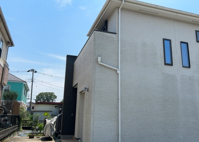 両面バルコニーは、バルコニーそのものの機能というよりかは設置の仕方による名称です。複数のバルコニーを東西や南東などの相対する場所に設置することで、通風や採光が確保しやすくなるというメリットがあります。