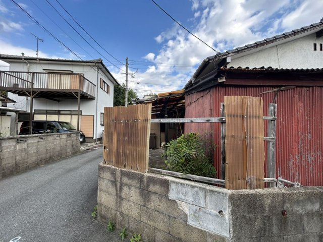 閑静な住宅街に位置し外構工事で駐車場増設も検討可能です