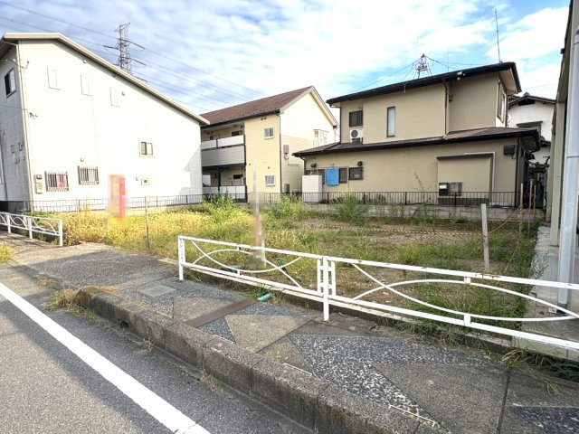 建築条件なし・お好きなハウスメーカーで建築可能です。希望の間取りが叶いやすい整形地。