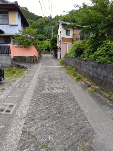 沼津アルプストンネルまで車で3分です。沼津市街地までのアクセス良好です。