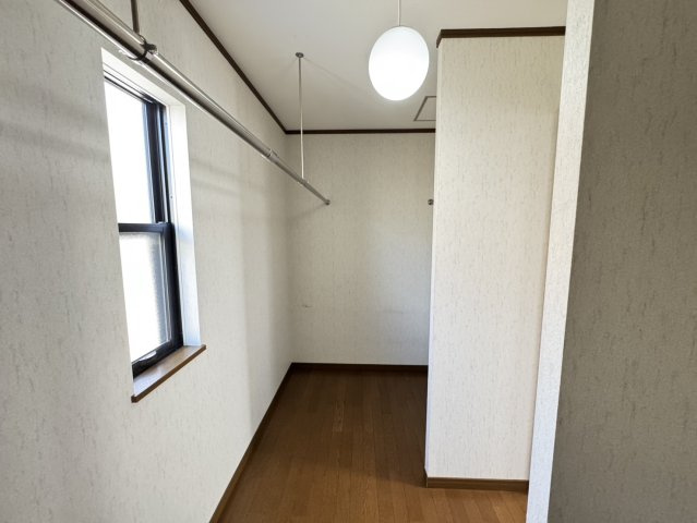 たっぷり収納できるWIC付き。衣類はもちろん、季節物の荷物もまとめて収納でき、快適ですっきりとした暮らしをサポートします。