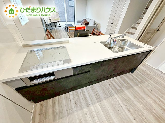 キッチンからは全てが見渡せ、家事をしながらお子様の動きを見守れます。