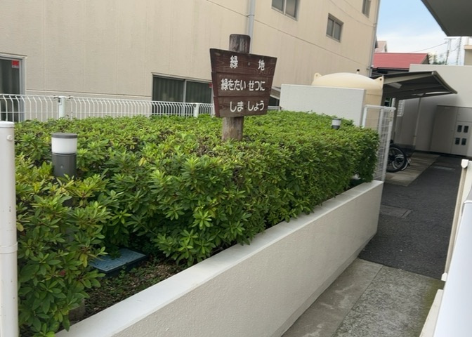 物件によっては、入居者が個人的に使用できる専用庭がついているものもあります。また、住宅の中にある土間の部分を庭と呼ぶこともあります。庭の用途は住む人によって変わり、それによってデザインもさまざまです。