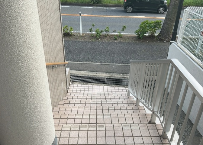 マンションのエントランスには、もともと風よけや防犯の役割がありますが、マンションによって宅配ボックスなどの設備が備わっている所もあります。日々の生活をイメージしながら生活しやすさをチェックしましょう。