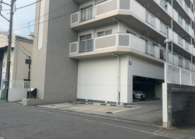 隣家の土地はどうなっているのか、生活利便施設が近くにあるのか、学校まで近いかなど、お客様のライフスタイルにあわせたイメージが重要です。また、近くにあると困る施設が近くにないかも確認するといいでしょう。