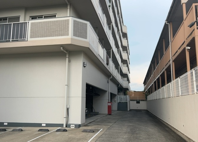 景色重視でお家選ぶをするとスーパーが遠い！学校が遠い！など生活をするうえで利便性で困ることもあります。まず一度現地を見学する際に、周辺の施設などがあるかを確認し、暮らし始めた後のことを想像しましょう。