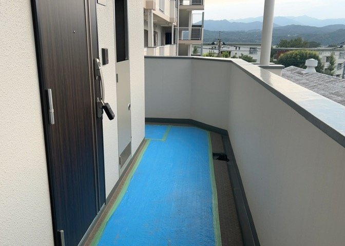 共有部分は、住民なら誰もが使える設備のこと。例えば駐車場やエレベーター、インターネット設備、セキュリティ設備などがあります。他にも、マンションの廊下・外部階段やエントランス・ゴミ置き場などがあります。