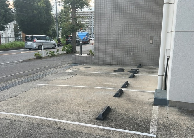 マンションの駐輪場は、事前に空きがあるか確認を取ると安心です。せっかく入居したのに駐輪スペースがない！なんてことになったら大変ですよね。そこで、内見時や購入前にはまず事前に確認しておくと良いでしょう。