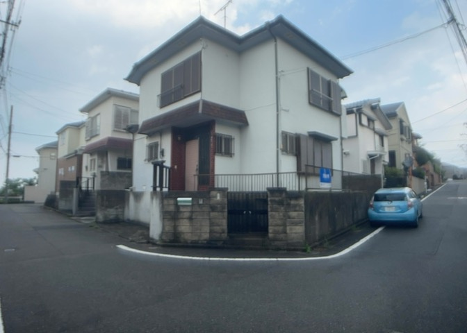土地探しをしていると都市計画区域という言葉を目にすると思います。法律によって、都道府県知事や国土交通大臣が指定するエリアのことを指しており、都市計画区域は市街化区域と市街化調整区域に分けられています。