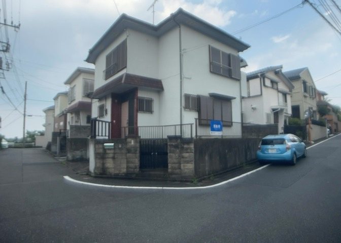 人が暮らすうえで日光は大切な要素となります。日当たりの良さは譲れないポイントですね。併せて近くに大きな建築物の建築予定がないか、あるいはそれが可能な土地が近くにないか事前に確認することもお勧めします。