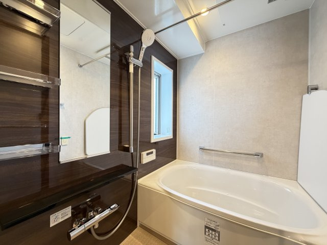 ユニットバス。浴室換気乾燥機あり。