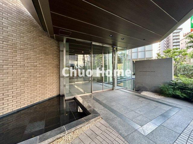 【エントランス】マンションのエントランスは、その物件の印象を決める、顔とも言える場所です。毎日通る場所ですからきれいなのが一番です。