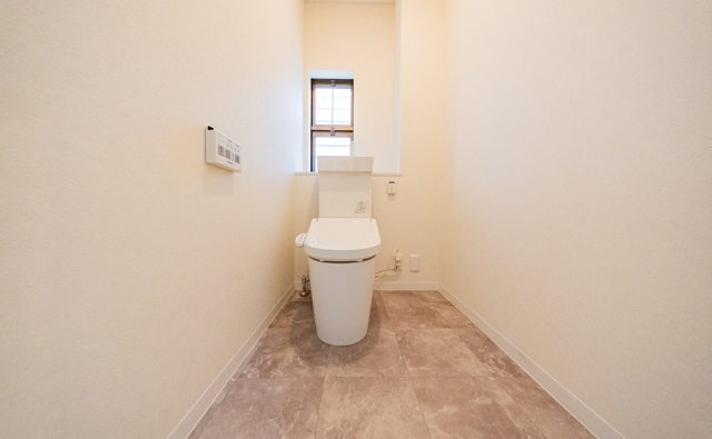 温水洗浄機能付きトイレ