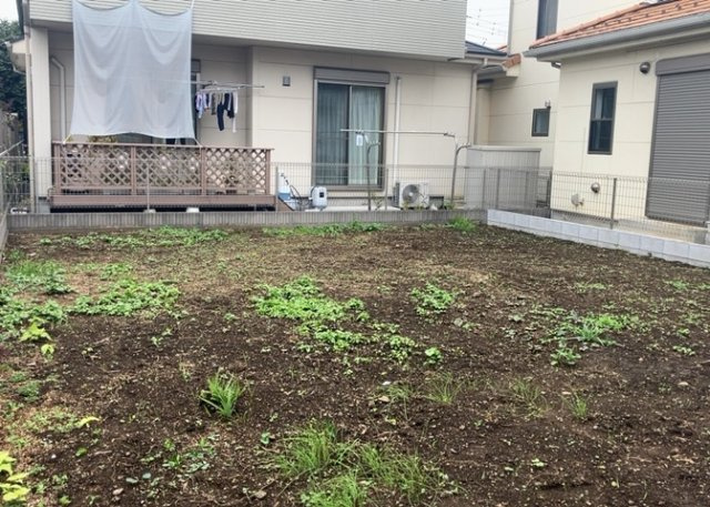 土地の形が極端に長細かったり、狭小地、あるいは道路との高低差がある傾斜地だった場合、後々売ろうとしても買い手がつかない場合もあります。後々、売却することになった時に価値の下がらない土地を選びましょう。