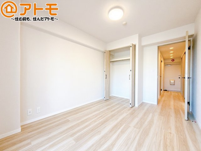 収納スペースもしっかり確保したお部屋は、収納家具の数も減らせるのでお部屋を広く使えます！