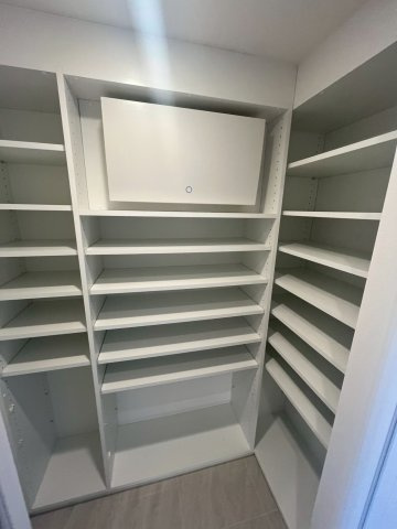 広々としたシューズインクローゼットになります。