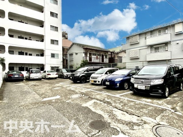 【敷地内駐車場】最新の空き状況や費用などの詳細は担当スタッフまでお問い合わせください。