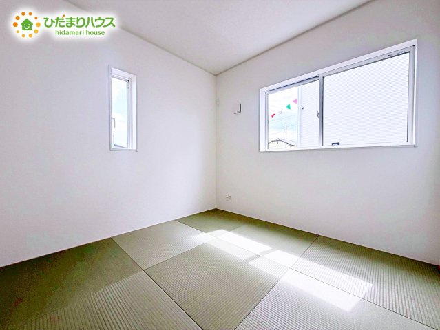 リビングと隣り合わせにあるお部屋！扉を閉めれば、来客用の部屋として使えます♪