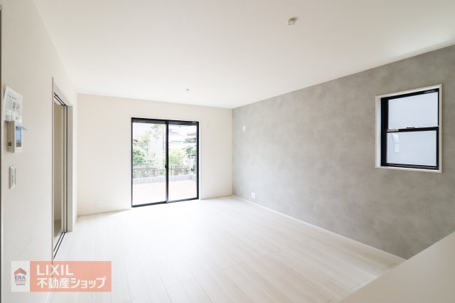 【リビングダイニング】現地完成写真。家族で過ごせるくつろぎの空間