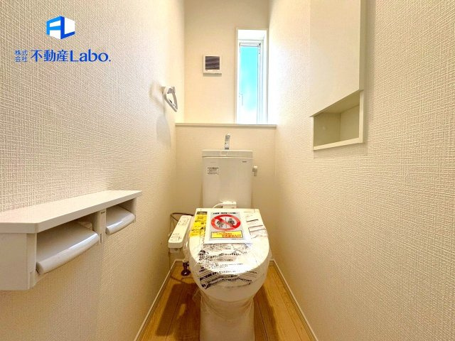 ●トイレ●　1階、2階それぞれに温水洗浄便座となっております♪