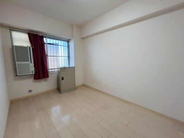 【パレス貝塚　中古マンションの洋室】