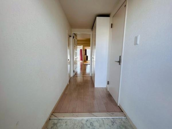 【パレス貝塚　中古マンションの玄関】