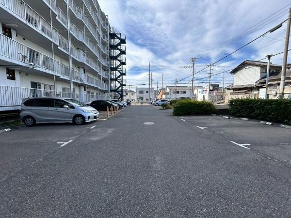 【パレス貝塚　中古マンションの駐車場】