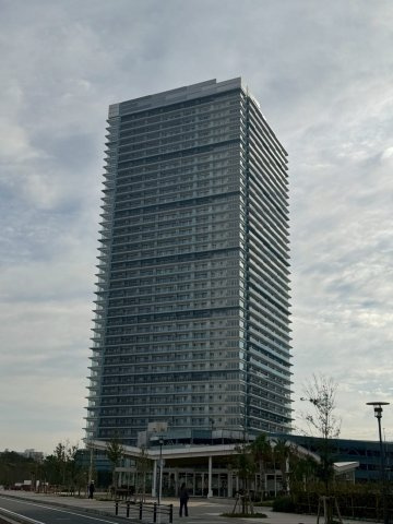 幕張ベイパークの街にそびえるタワーレジデンス。35階住戸ならではの眺望と開放感が魅力です。