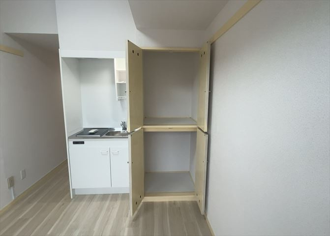 デザイン性を重視しすぎて収納が少なかった！なんてことにならないため、事前に現地で収納の数を確認しておくことをお勧めします。クローゼット以外にも床下収納や屋根裏収納、パントリーなどもチェックしましょう。