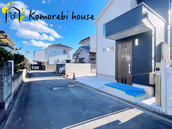 【鴻巣市鴻巣 新築一戸建て 01の前面道路含む現地写真】