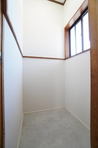 トイレ横収納