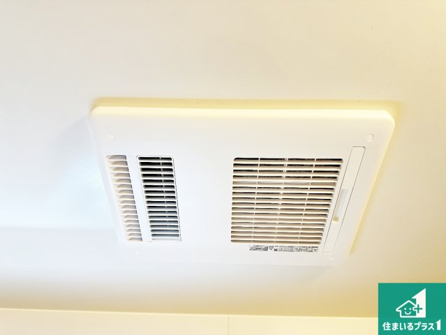 四季を通して快適なバスライフをお手伝いする浴室暖房乾燥機！浴室の乾燥・暖房・涼風・換気はもちろん、24時間換気にも対応！