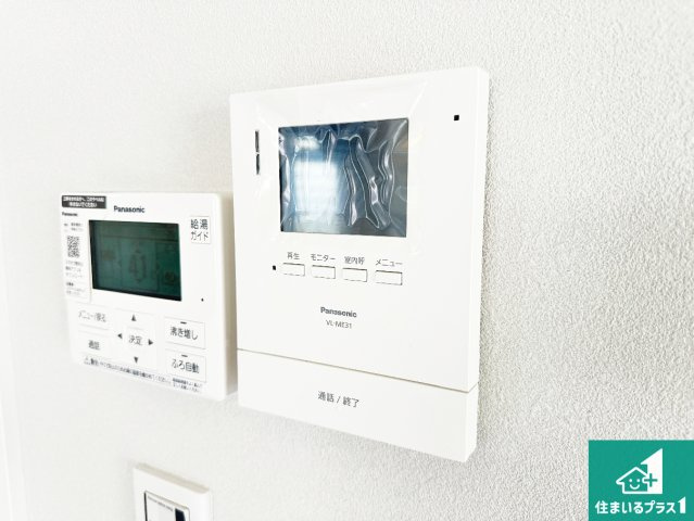 カラーモニターインターホン！声だけでなく来訪者の姿や顔がモニターで確認できるので、小さなお子様がいらっしゃるご家庭でも安心できます！