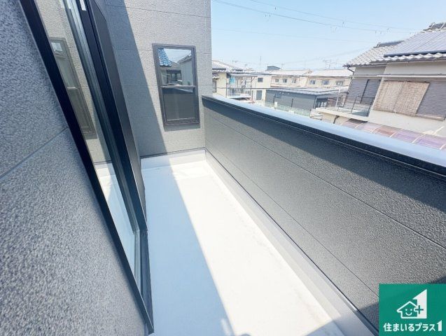日当たりのよいバルコニー！お部屋が開放的に！