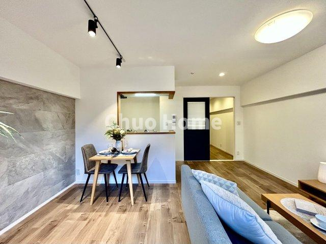 【エントランス】マンションのエントランスは、その物件の印象を決める、顔とも言える場所です。毎日通る場所ですからきれいなのが一番です。
