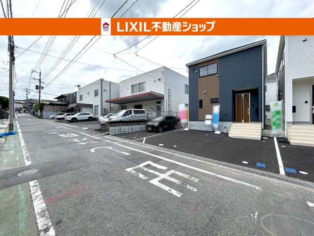 前面道路は広々5.9mです。