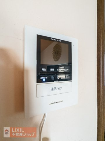 カラーTVインターホン。カラーで映像を見られるので、防犯対策としてや不要な訪問販売をブロック。　
