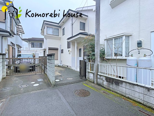 前面道路含む現地写真です