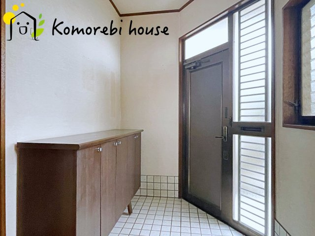 収納もある玄関です