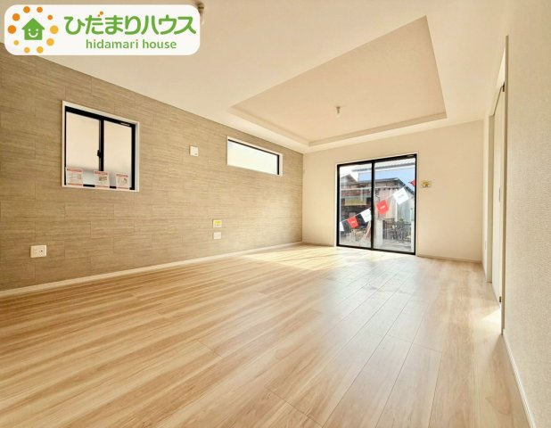 家族だんらんで、笑顔のたえない時間も増えそうな広々としたLDKが魅力です(^^)/窓も多くて明るい空間でくつろげます。       　