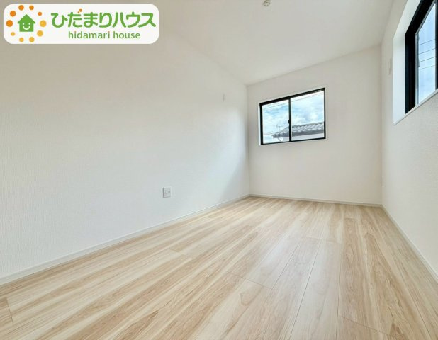 机にベットを置けば子供部屋の完成です！     　