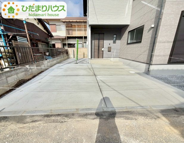 ご家族でお車に乗る方に！駐車場2台分あります！     　