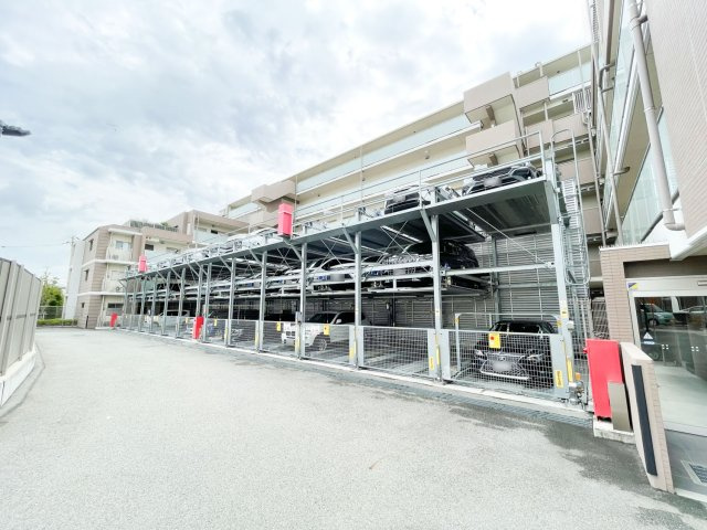 立体駐車場となります。　国道171号線へ隣接しているため、神戸方面、大阪方面へのアクセスが好条件となります。　駐車場の詳細は担当者までお問い合わせください。